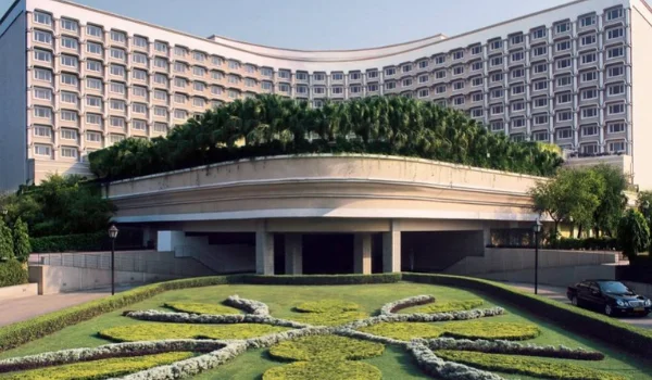 Taj Enclave, Geeta Colony